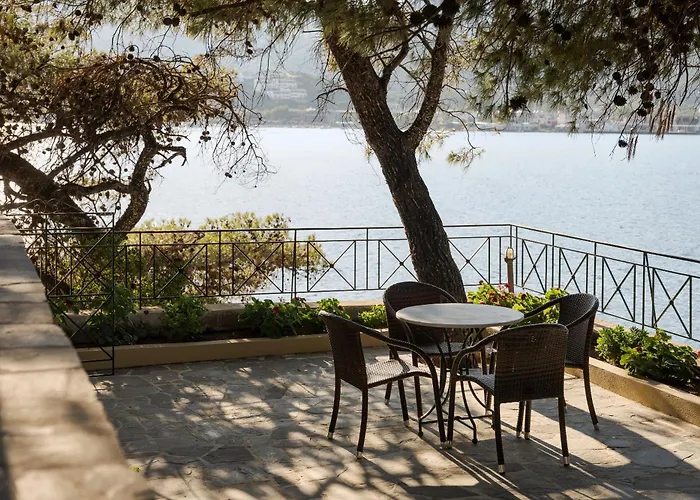 Porto Castello Скиатос