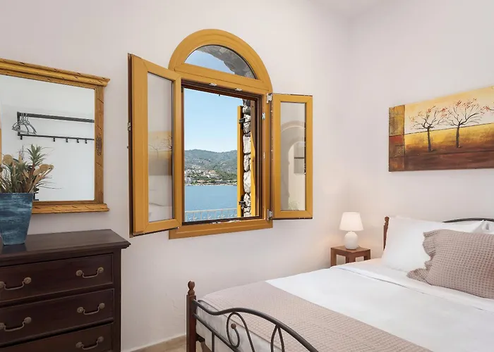 Porto Castello Скиатос