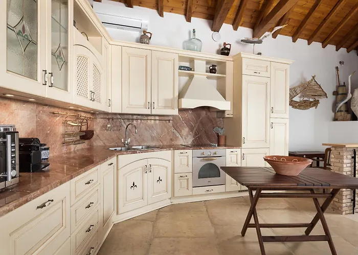 Porto Castello Скиатос