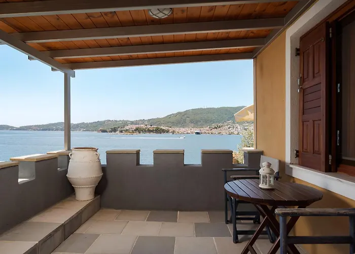 Porto Castello Скиатос